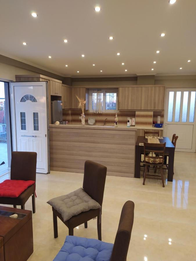 Just Constructed! Vila Gastouni Exterior foto
